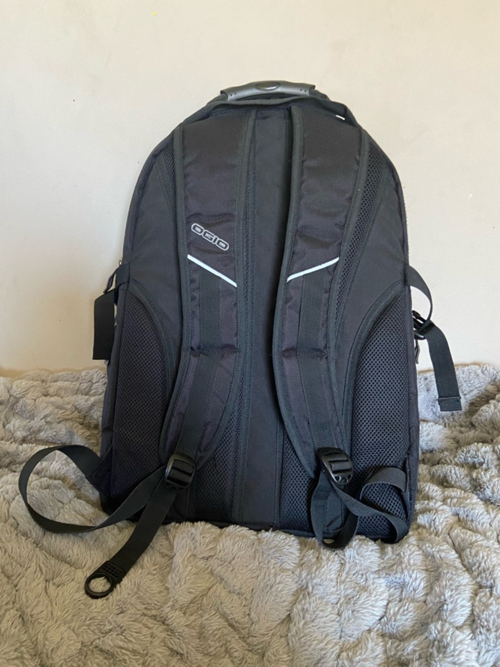 OGIO BACKPACK - Picture 3 of 7